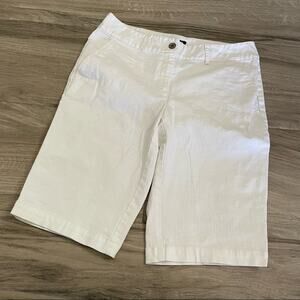 Axcess white Bermuda shorts size 4